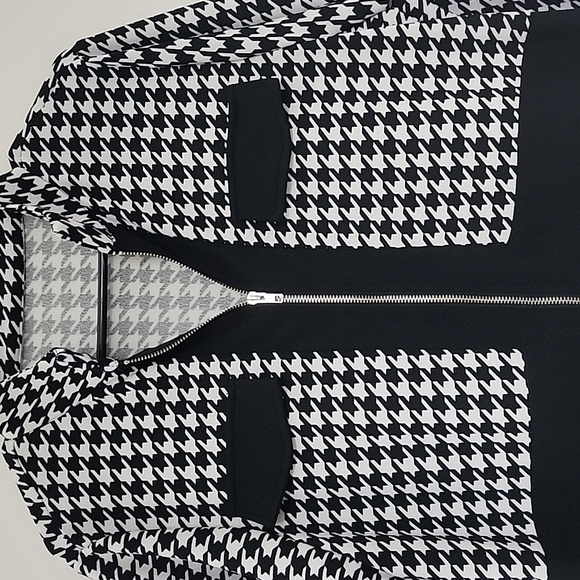 Elegant Houndstooth Trench Coat - Picture 2 of 6
